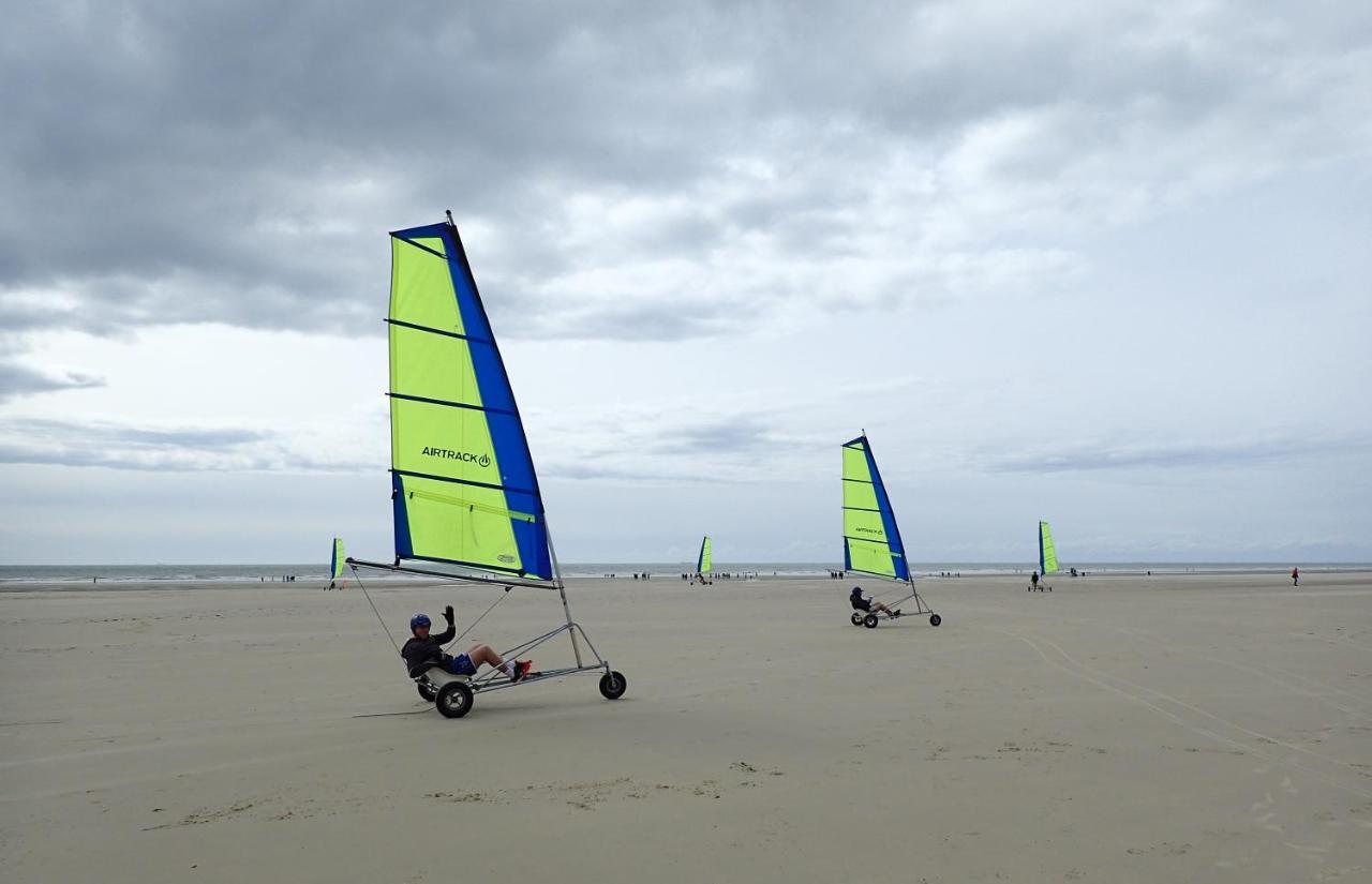 Gîte   Les Oyats   à 400 m de la plage Équihen-Plage Esterno foto